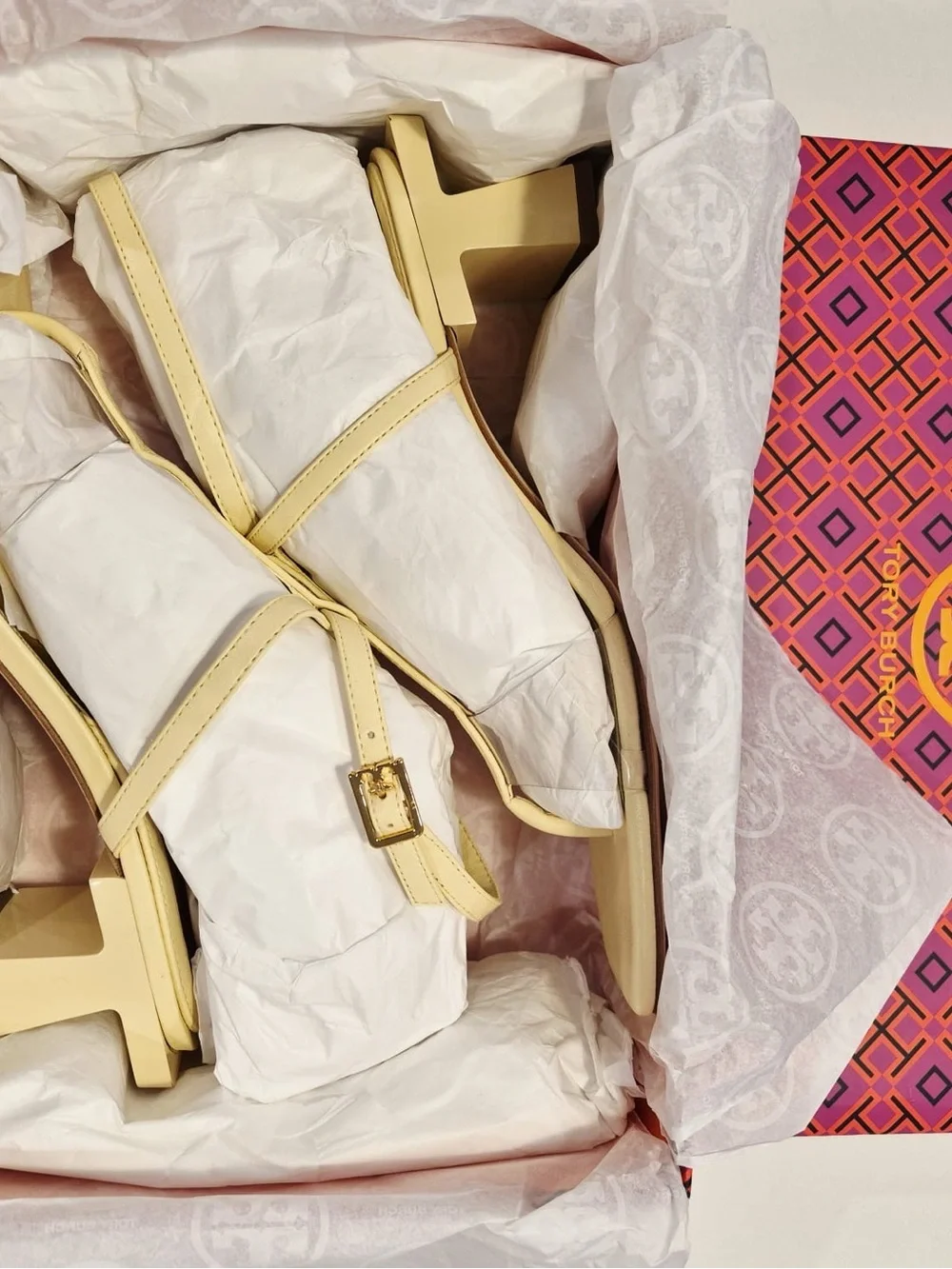 Tory Burch Cream Leather T-Strap Sandals size 9